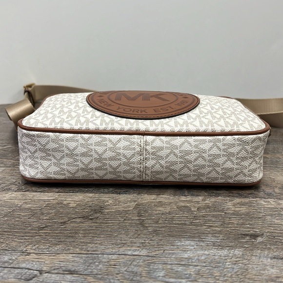 SOLD IN STORE Michael Kors FULTON Sport Crossbody Bag - Picture 4 of 10